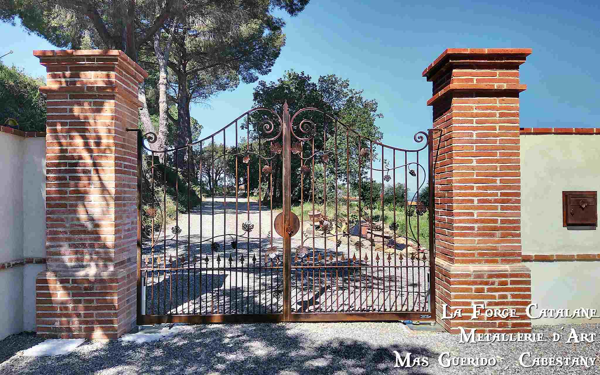 portail deux vantail ouvrage forge catalane.jpg